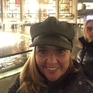 Meet your Posher, Cynthia